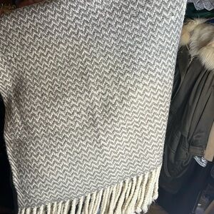 100% Wool Throw Fringed 30”x65”